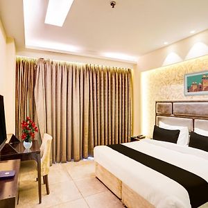 Super Townhouse Pitampura West Enclave